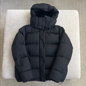LULUEMON WUNDER PUFF HOODED DOWN JACKET - NEVER WORN - SIZE 8
DETACHABLE HOOD